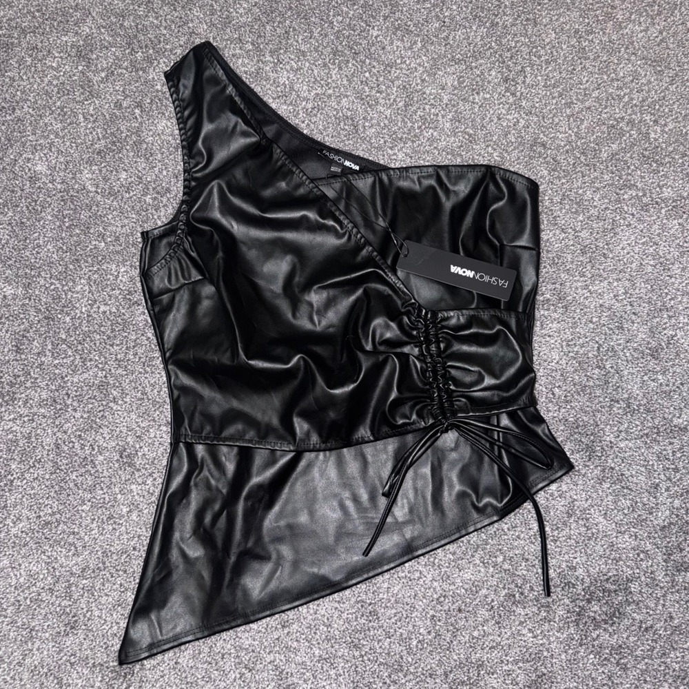 Fashion Nova Women's Black Lex Faux Leather One Shoulder Top Size Medium NWT